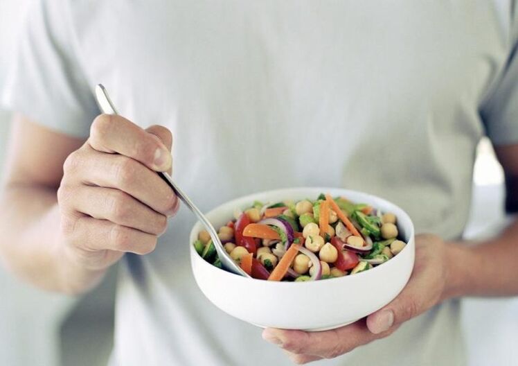 Eet groentesalade om de potentie te vergroten
